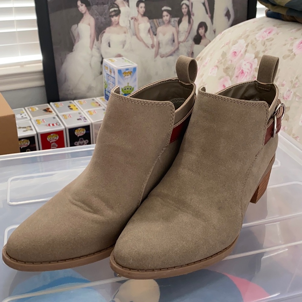 American Eagle brown ankle boots